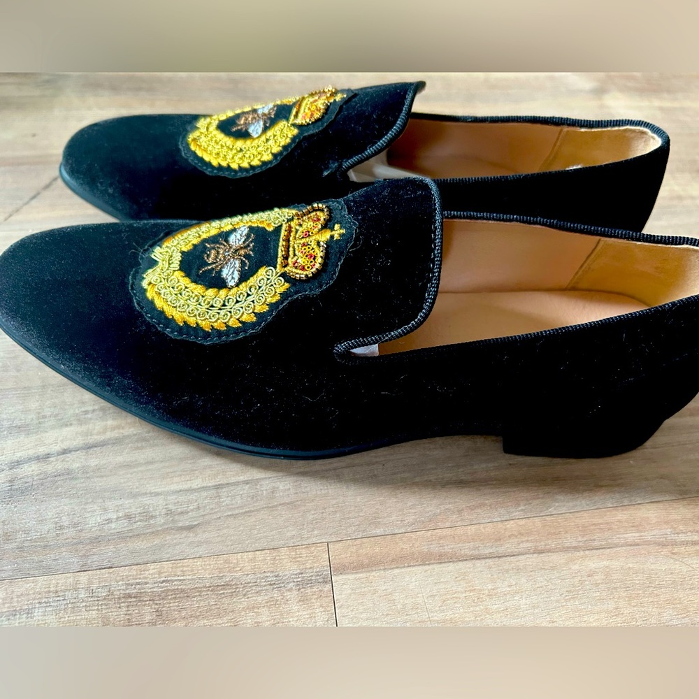 NEW- ASOS Design velvet embroidered black/gold bee loafers! Men’s 7/Women’s 8.5